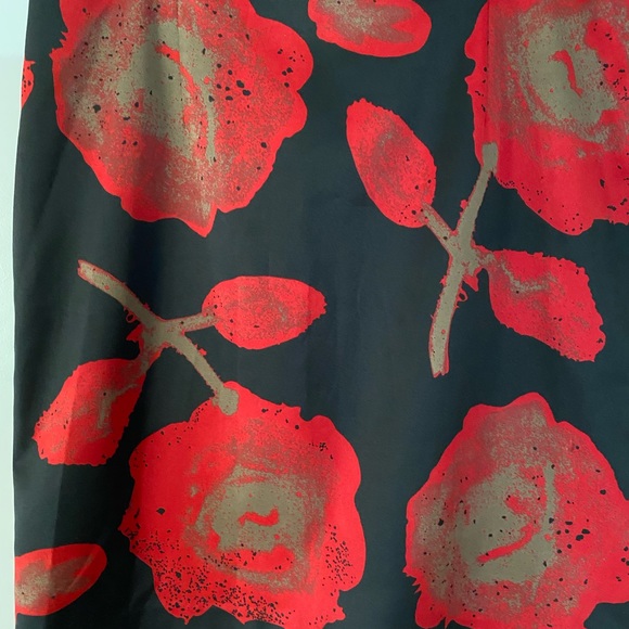 Short skirt - Picture 3 of 3